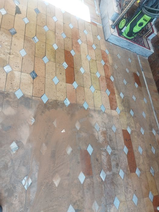 Gilam yuvish turgan joyida va olib ketib yuvish