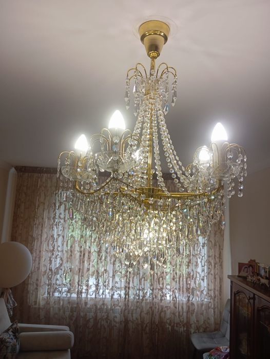 Продам хрустальную люстру