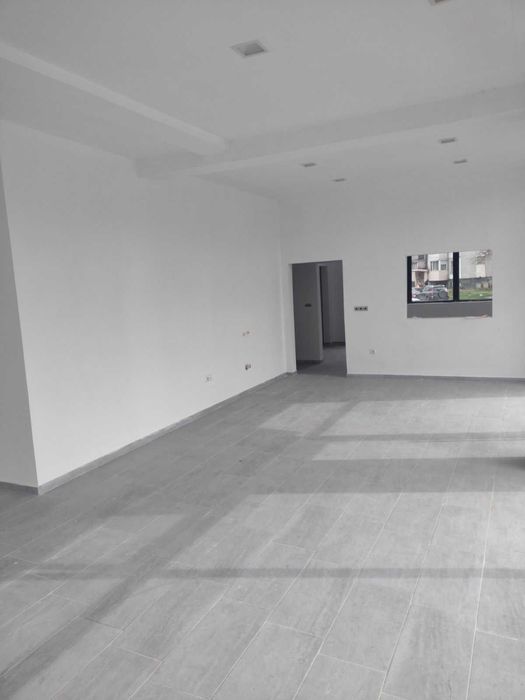 Дава се под наем Магазин в Бургас, Изгрев - 120 кв.м за 1250 € - Снимка #1