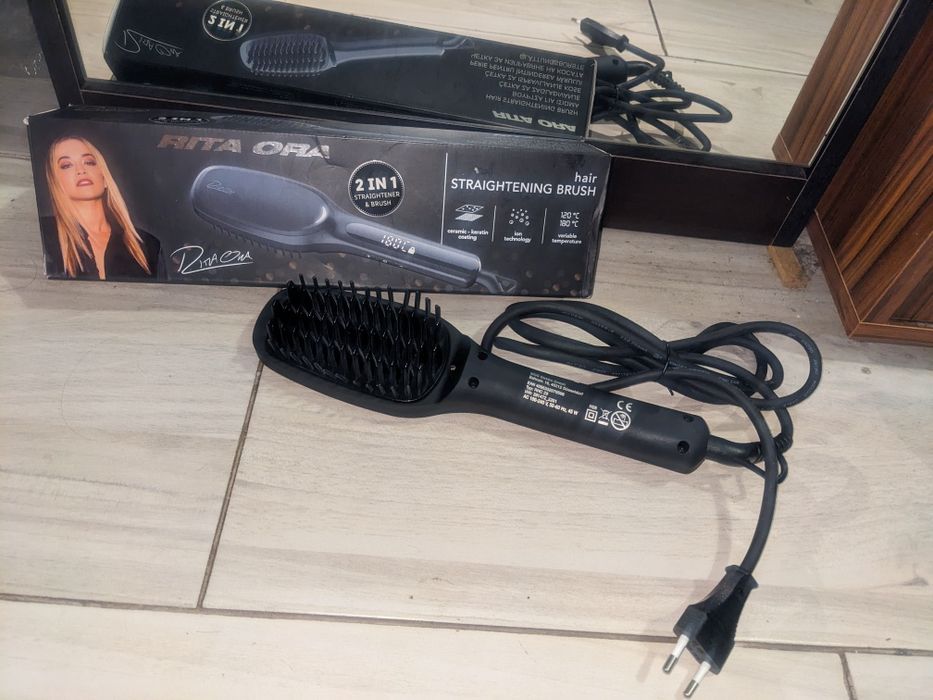 Изправяща четка за коса.