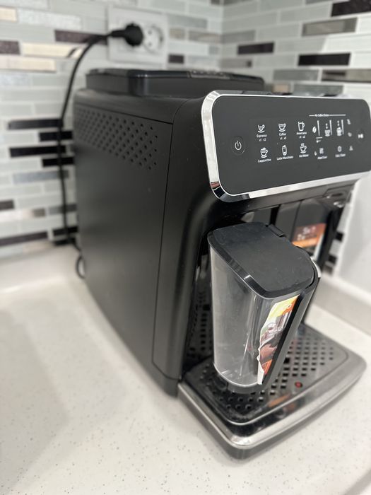 Кафеавтомат Philips LatteGo EP3241/50