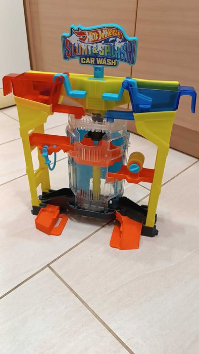 Hot Wheels® Stunt Splash Car Wash™  автомивка