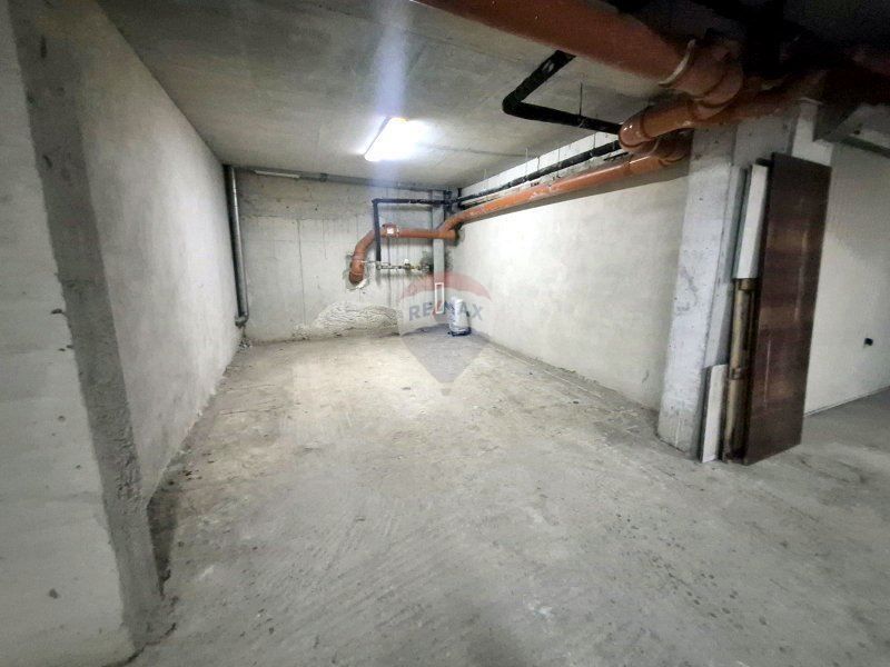 Подземно паркомясто под наем, Зимно кино Тракия Т4359