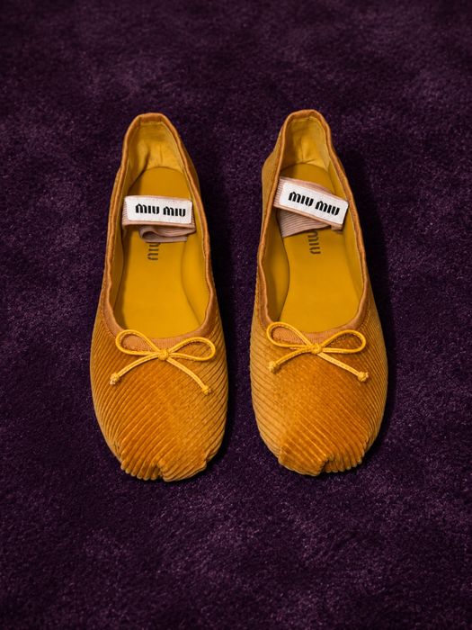 Налични Miu Miu corduroy Mary Jane балерини