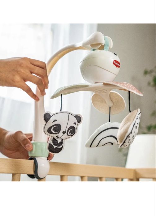 Музикална въртележка 3 в 1 Tiny Love и сет с играчки на Tiny Love