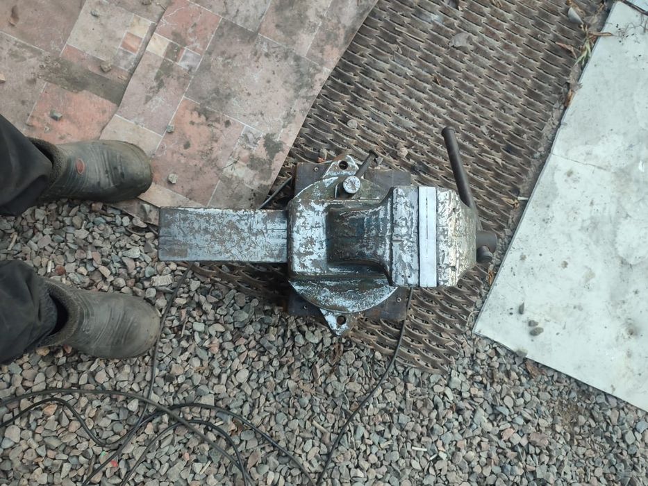 Тиски советские .