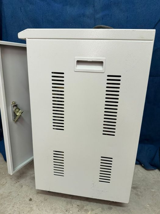 Стабилизатор напряжение.