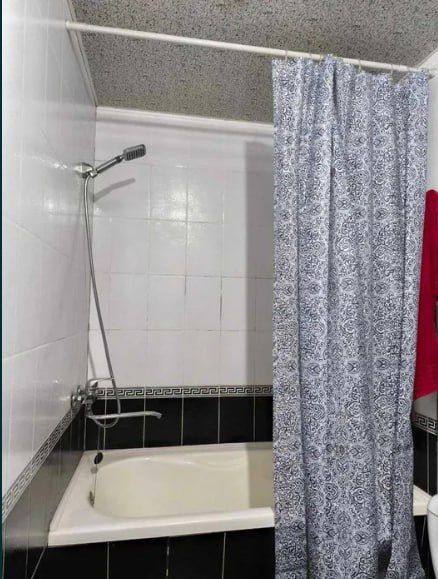 Срочно Продаётся Нукусская Высокопотолочка 1/4/4 с мебелью техникой !