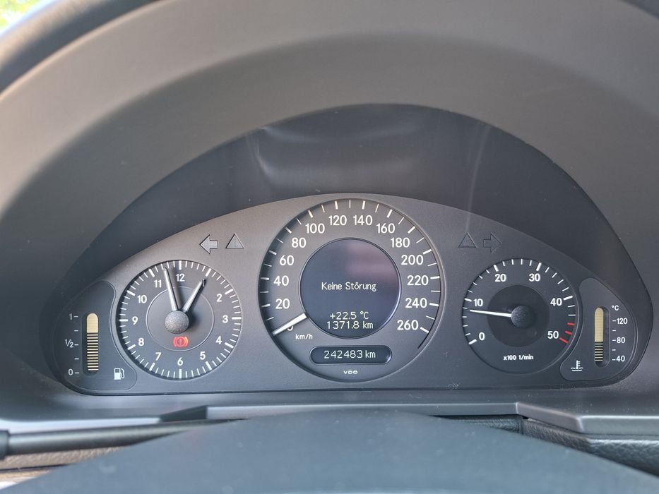 Mercedes-Benz E220 Classic