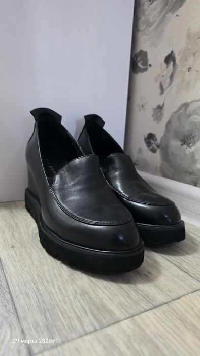 Женская обувь  39-40 размера