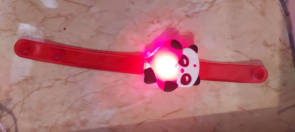 Часики детские светящие.