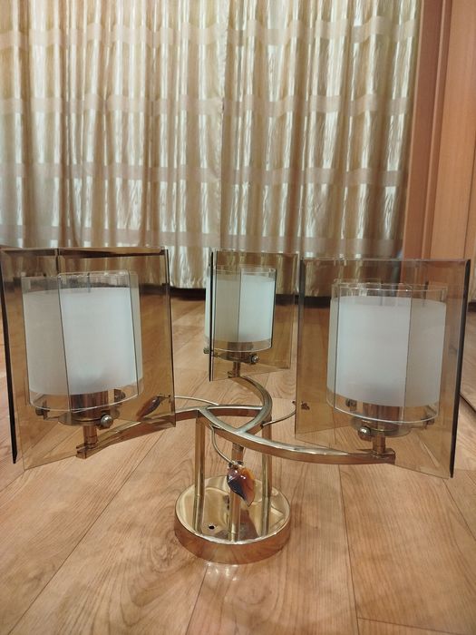 Продам люстру трёх рожковую