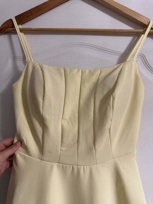 Жълта рокля