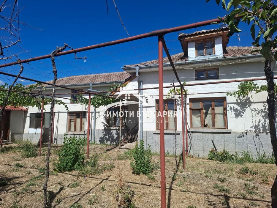 Къща в с.Кърнаре, общ.Пловдив