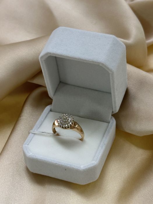 Золотое кольцо с фианитами