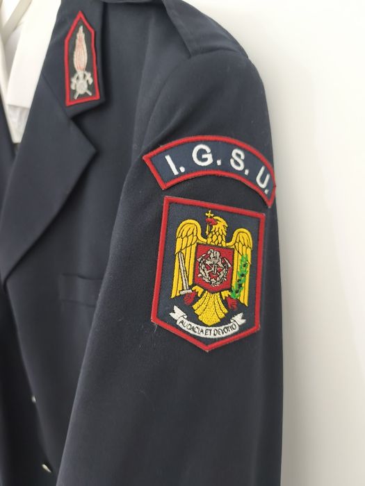 Costum reprezentare pompieri nou  nepurtat!.Mărimile 54 și 56 disponibile!