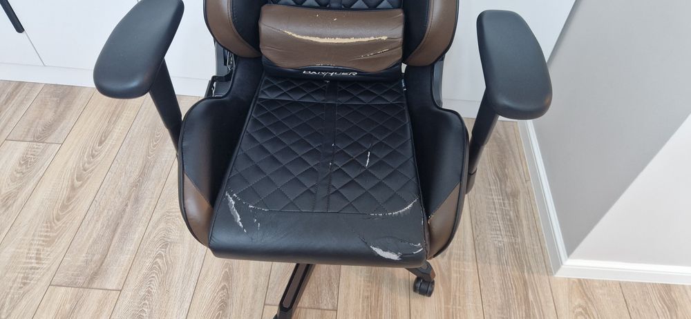 Игровое кресло DXRacer