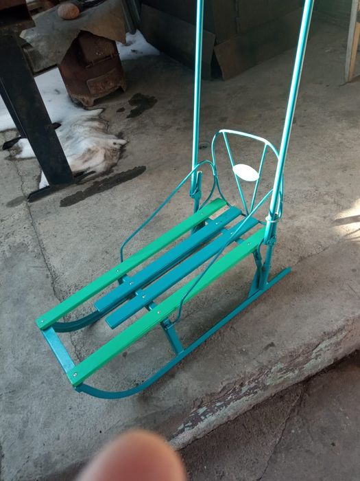 Ватрушки, лыжи, санки