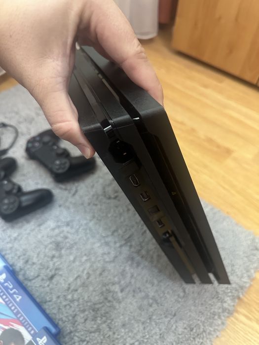 Vand playstation 4 pro nou