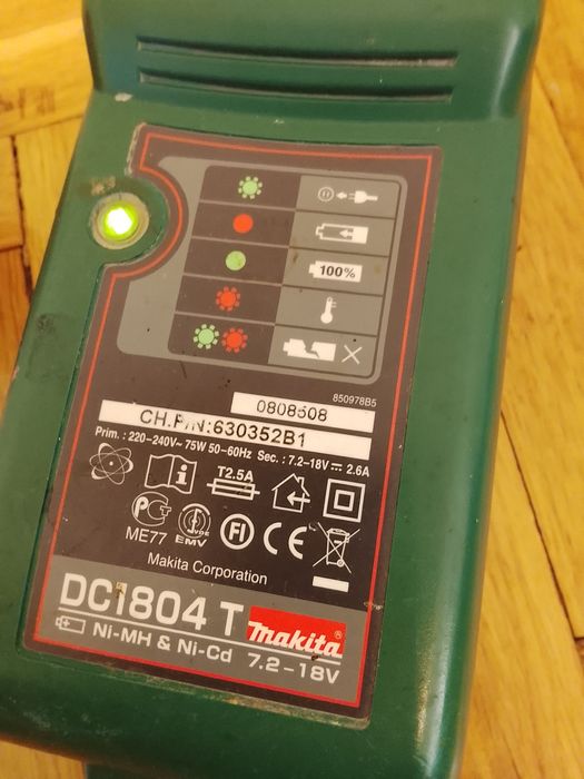 Оригинално зарядно макита 18волта