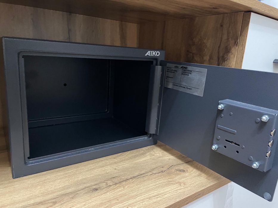 Продам сейф………..