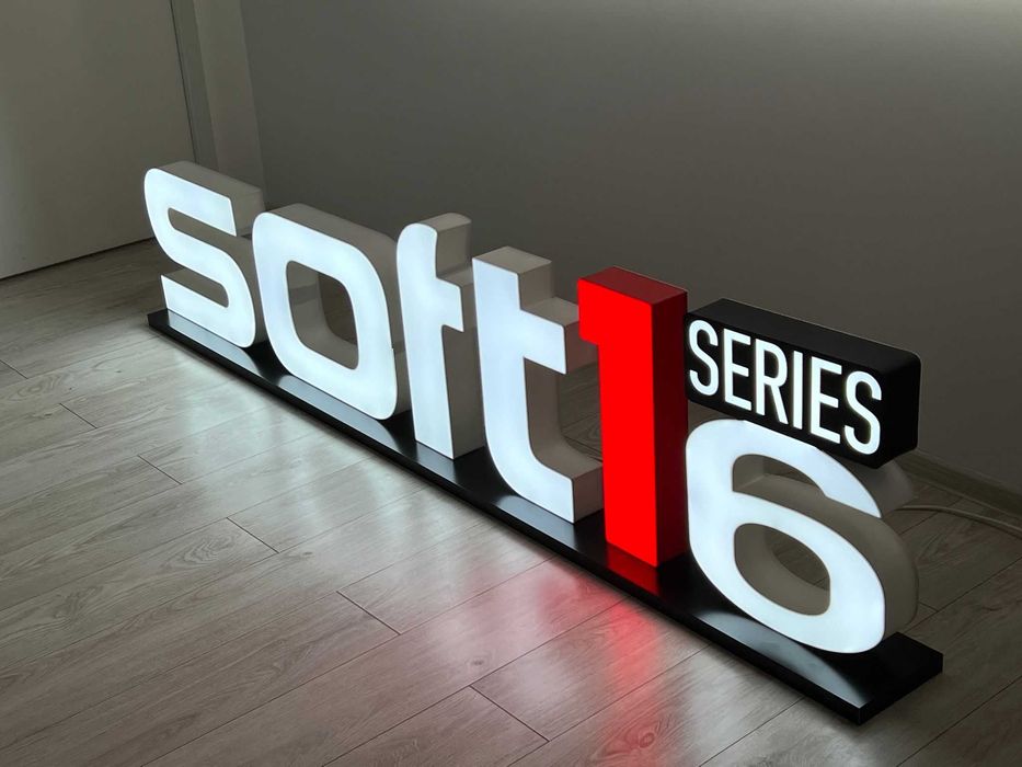 Litere volumetrice luminoase