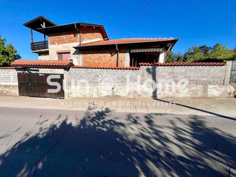 Вила  с панорамна гледка и просторен двор в гр. Харманли