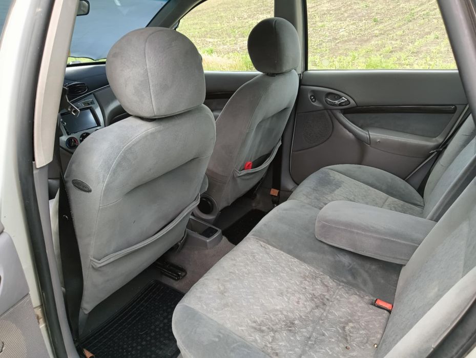 Vând sau schimb Ford focus 1.6 benzina
