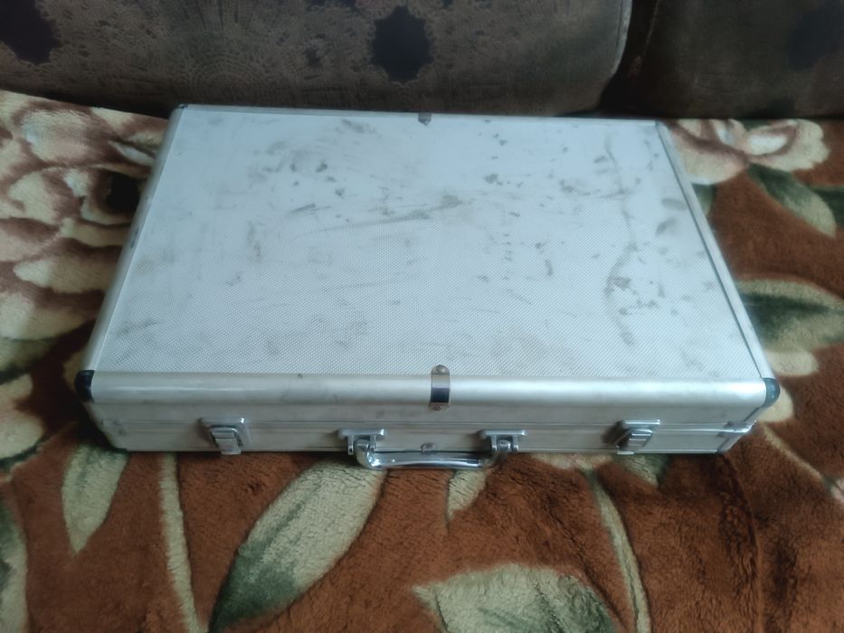 Продаю инструмент для замены масла