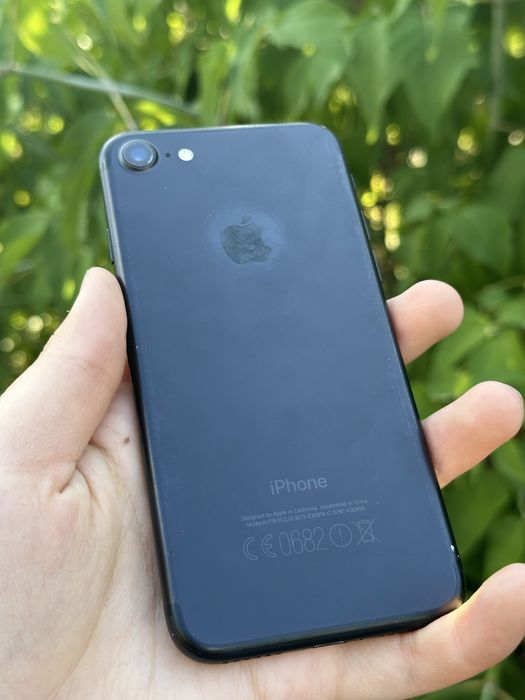 Черный iPhone 7 (32GB)