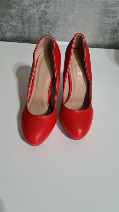 Pantofi cu toc eleganti