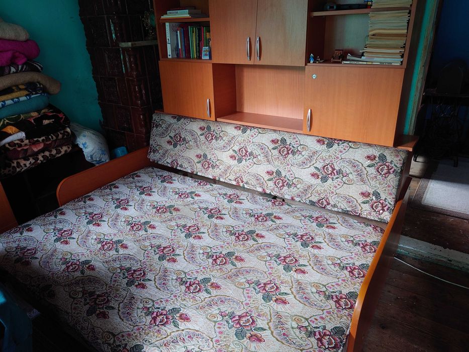 Vand 2 paturi cu spatiu de depozitare