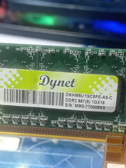 Массивная материнская плата gigabyte своих времен и озу