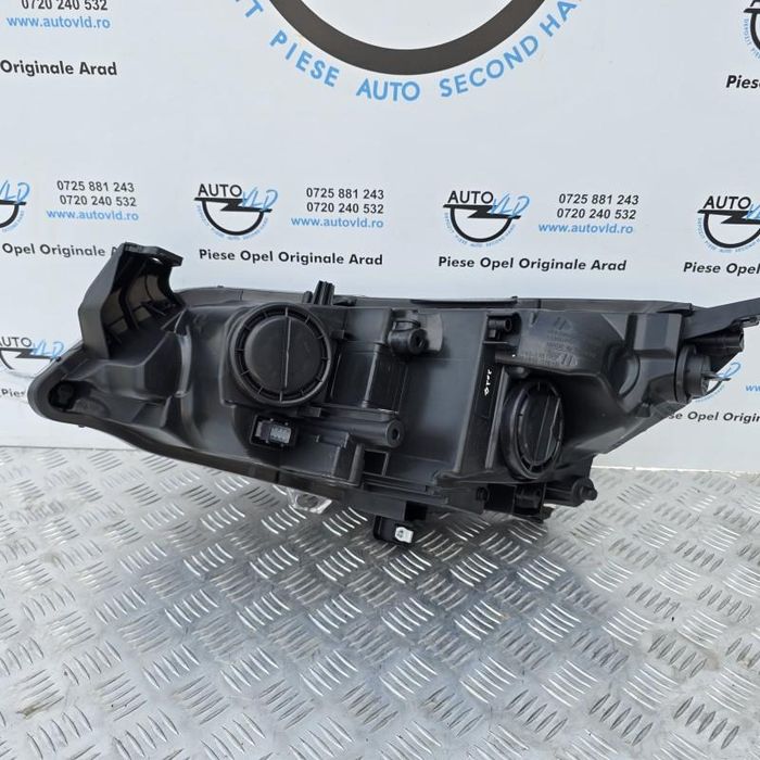 Far dreapta fundal negru halogen Opel Astra J Facelift