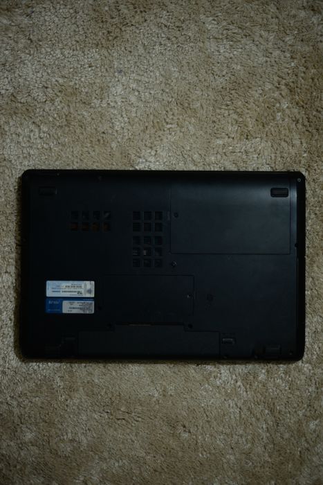 Laptop Asus X73B 17" – intră în BIOS – ideal pentru piese sau proiect