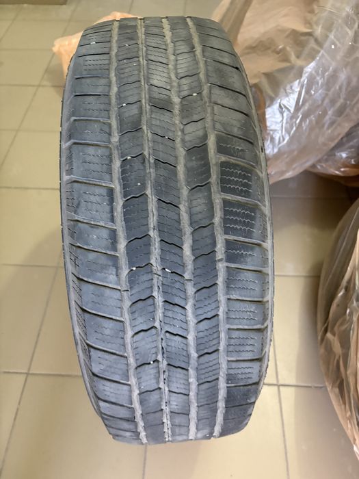 Продам б/у ризину MICHELIN