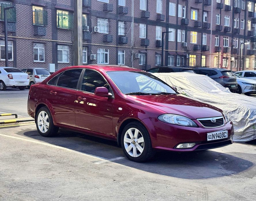 ПРОДАЁТСЯ своя Gentra - 2015, 85000км, без дтп и крашенных мест