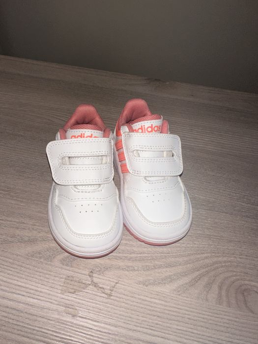 Оригинални детски кожени обувки Adidas