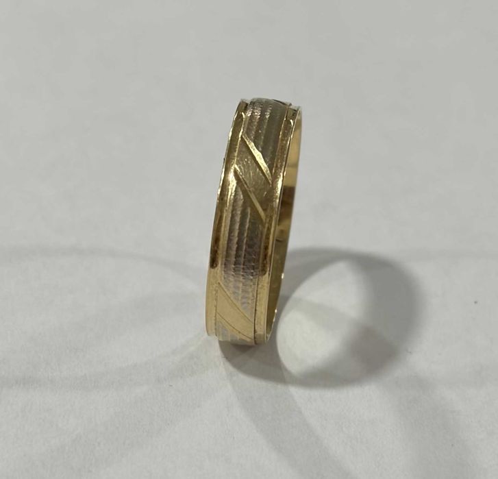 Златен пръстен 2.9 грама 14 карата