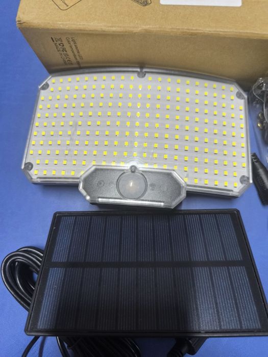Lampă solară LED 234 cu senzor mișcare + telecomandă