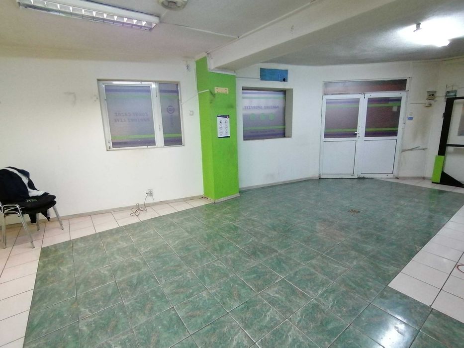 Inchiriez spatiu conercial.