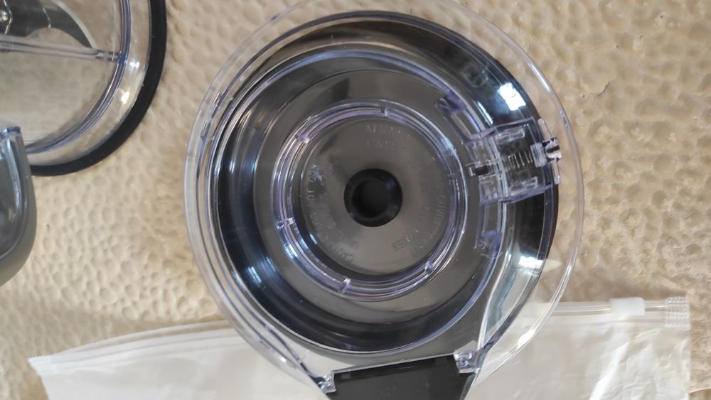 Свещник , сушилни за съдове, диспенсър , машинка за мелене на домати