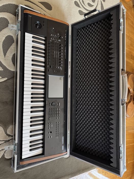 Case cu roti (cutie) Korg Kronos 61