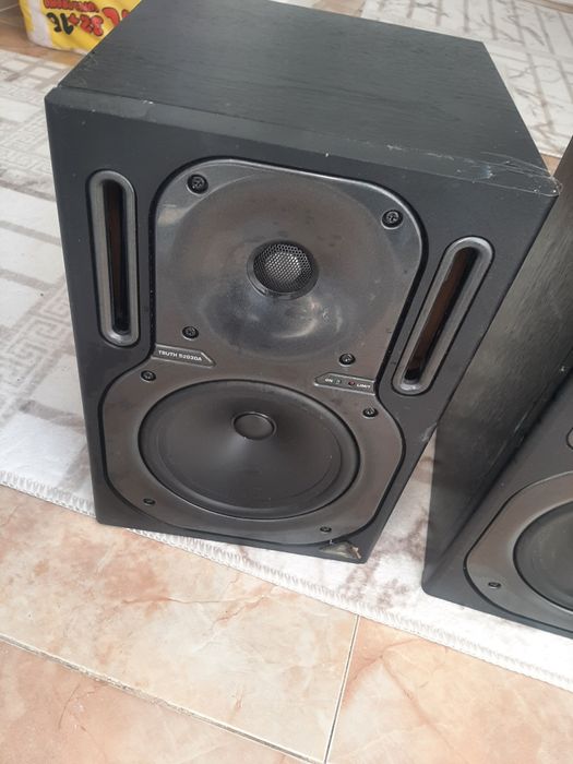 Активни колони behringer