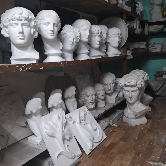 Скульптуры, Статуи.