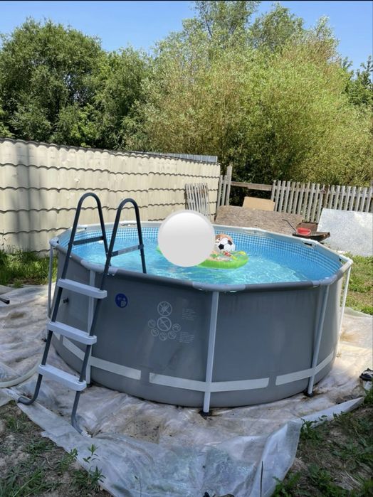 Продам Бассейн Intex.