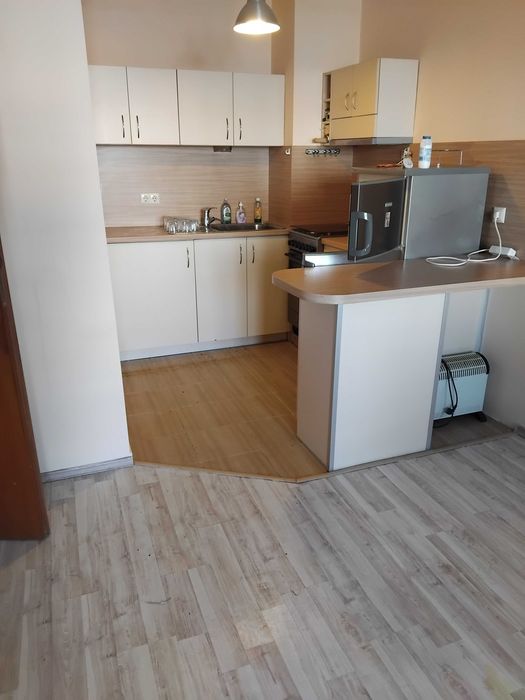 Под наем обзаведен апартамент в центъра на София. Цена 500 евро. Тел. за връзка 0886854164.