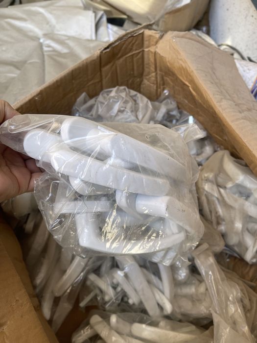 Продам стекла для оконных рам и ручки для них