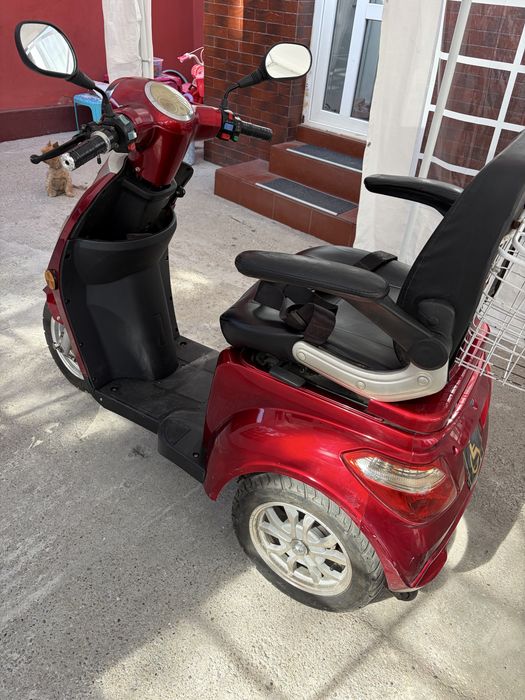 Scuter electric cu 3 roți ZTECH – roșu, stare foarte bună
