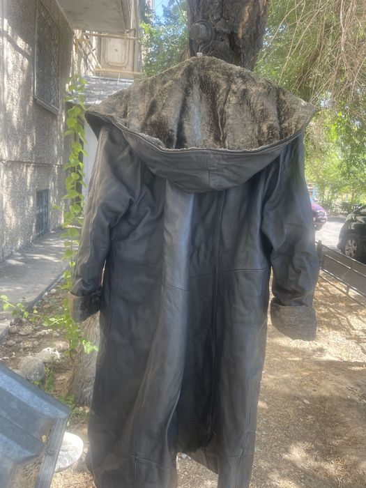 Продам кожаный женски плащ.